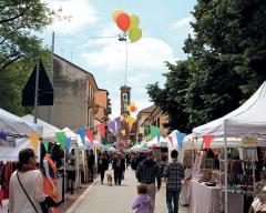Via Conte Rosso mercato Il sabato di Lambrate